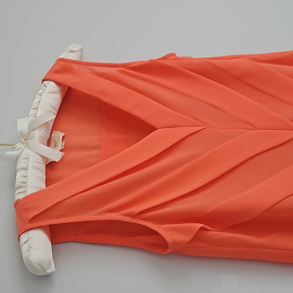 Sleeveless vneck front opening tank top